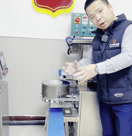 漂洋過(guò)海參觀包子機(jī)制作包子，到底有何不同？